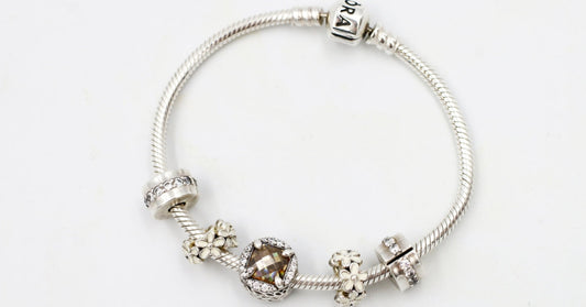 How Charm Bracelets for Women Can Transform Your Everyday Look