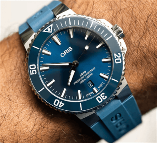 01 733 7787 4135-07 4 22 35FC Oris Aquis, Date 41.5 mm, blue dial, caoutchouc-strap blue