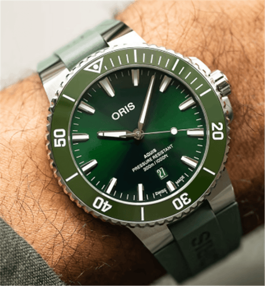01 733 7789 4157-07 4 23 37FC Oris Aquis 43.5mm Green Dial And Green Caoutchouc Strap Deployment Buckle